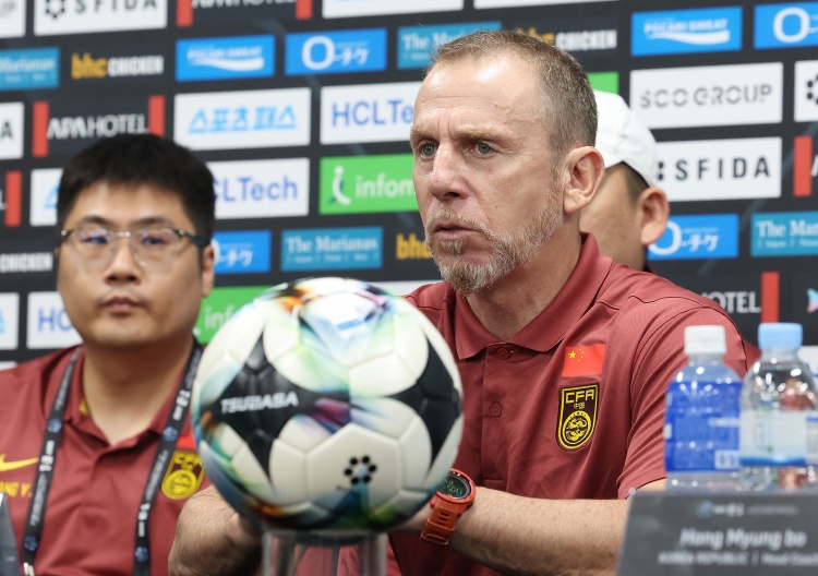 媒体人谈国足：球队和代理教练能交代过去，寻主帅是不小的挑战