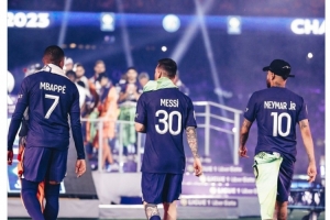 yl23455永利官网-梅西将对阵旧主！法甲官方晒昔日巴黎三叉戟合照