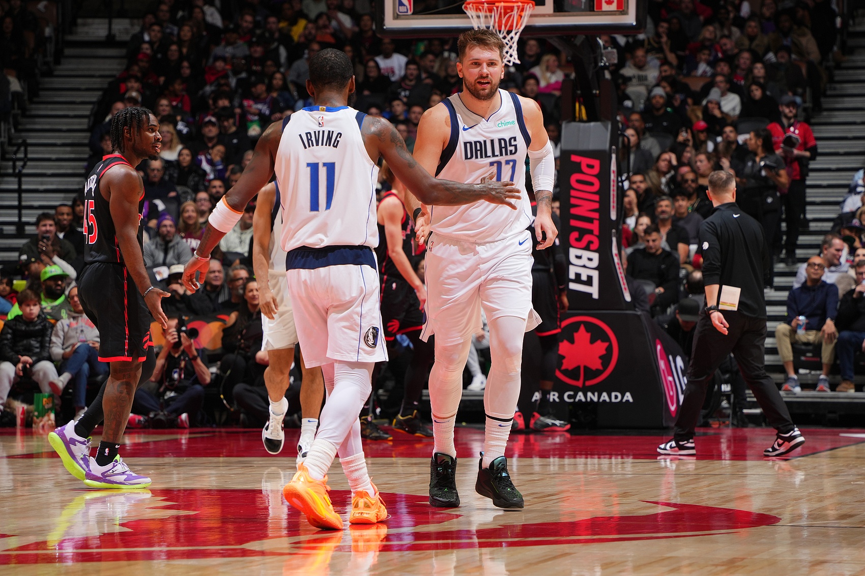 yl23455永利官网-东契奇：生涯队友中我和欧文最默契 我们季前赛的磨合帮助很大